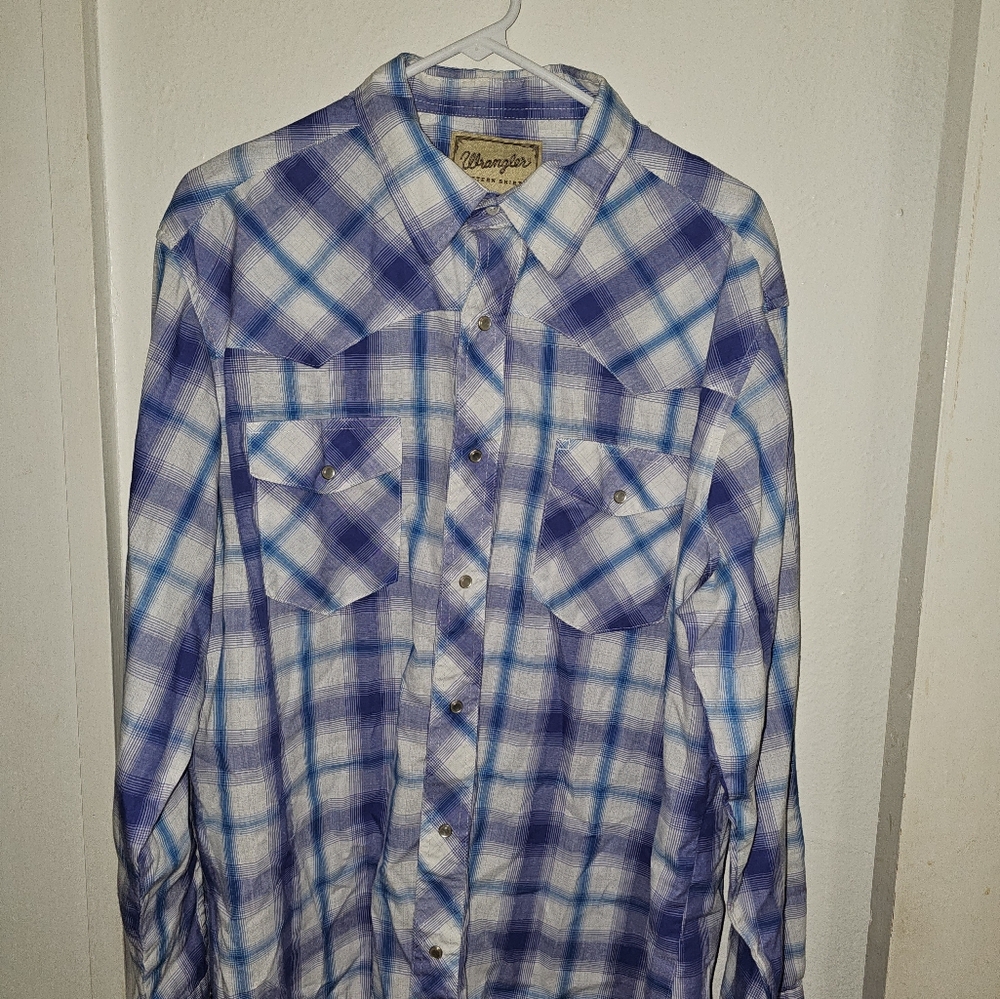 Wrangler western shirt sz Xl. Pearl buttons. Blue and white plaid. Womans